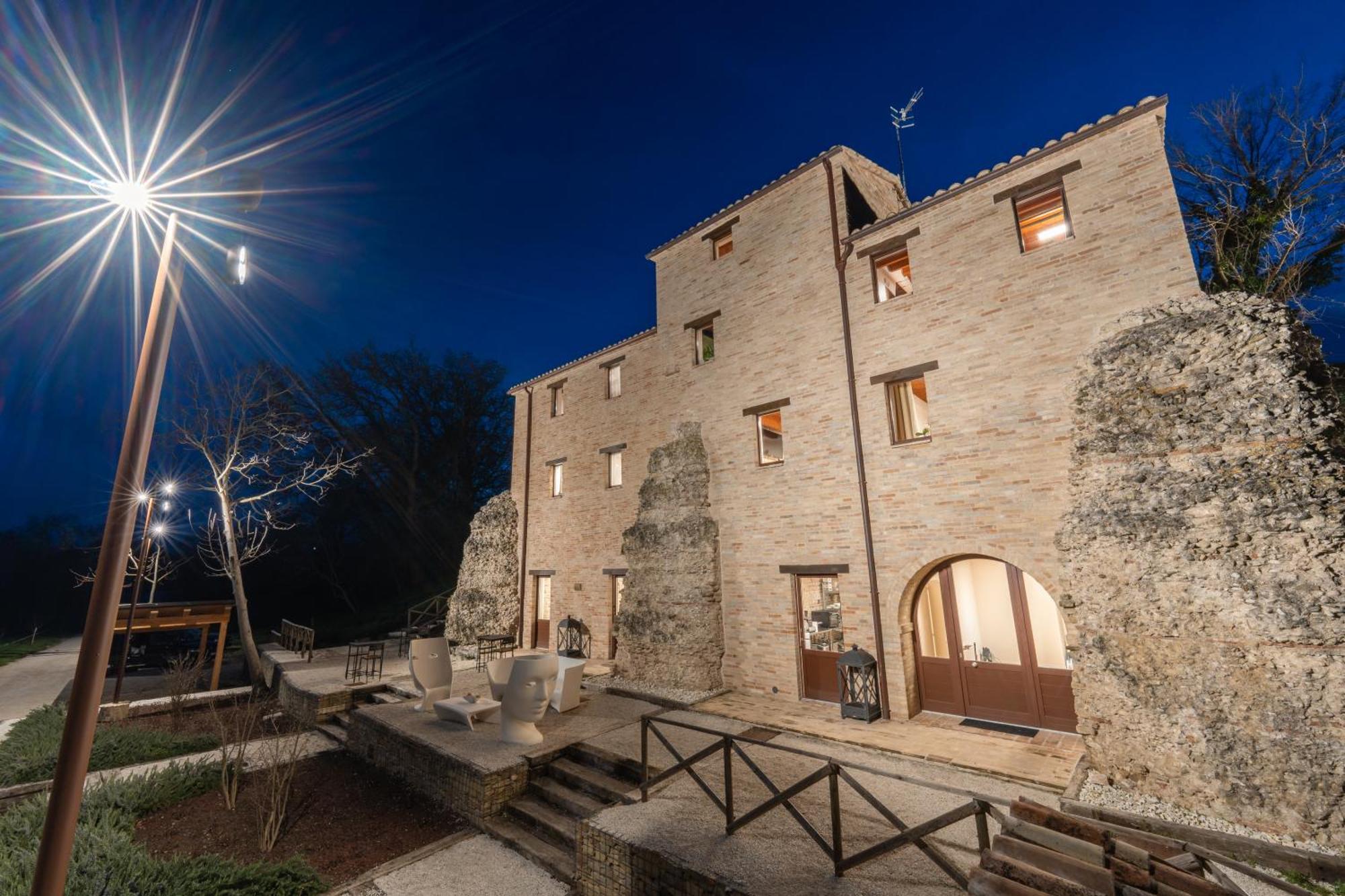 Porta Gemina History Lodge Urbisaglia Екстер'єр фото